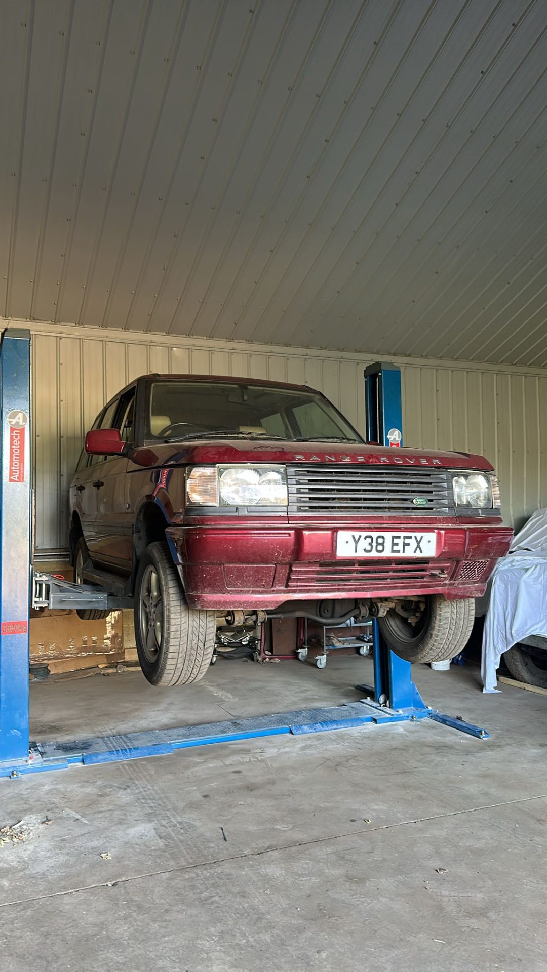 Range Rover P38 on the two-post lift